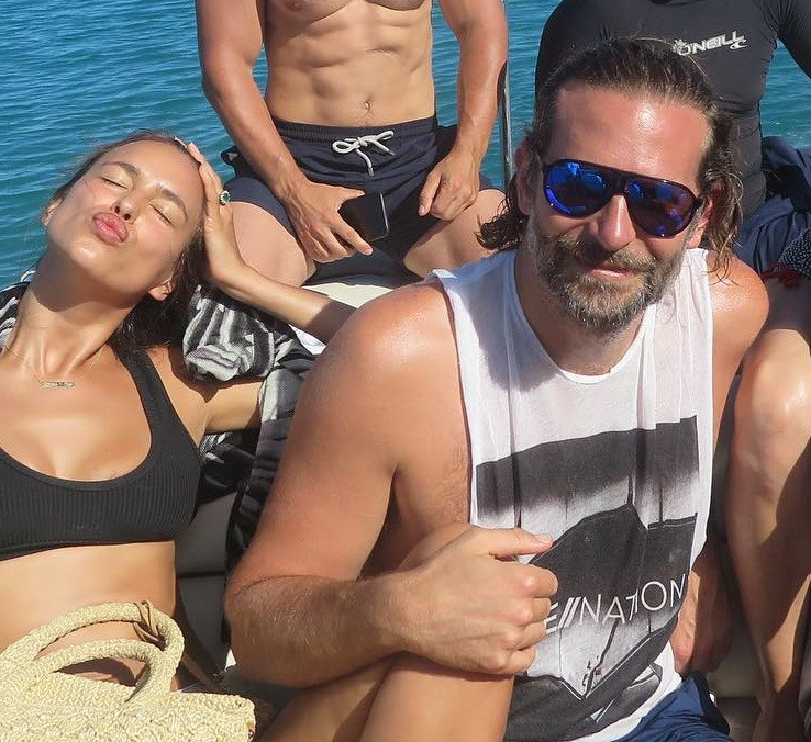 Holofote Irina Shayk e Bradley Cooper em férias paradisíacas