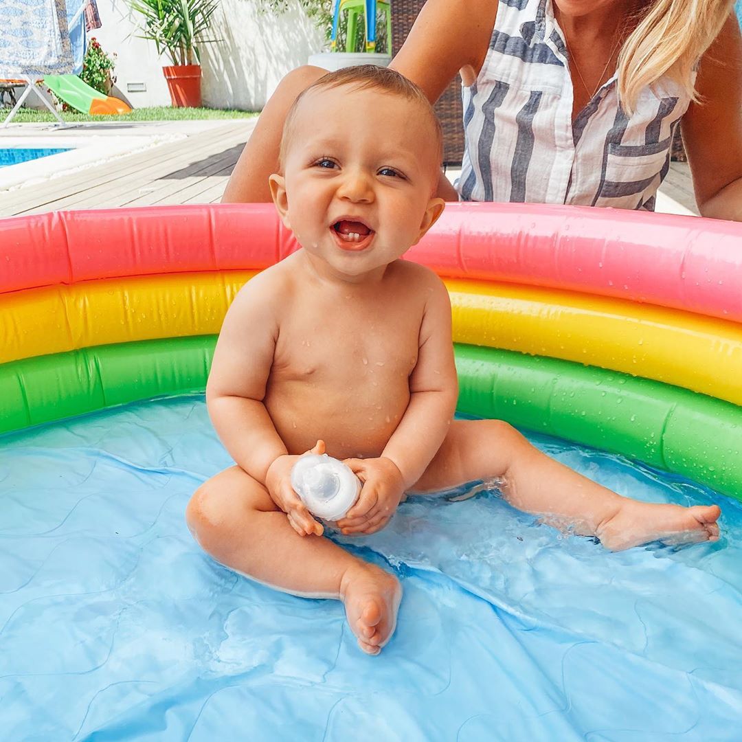 Holofote Veja O Filho De Sofia Arruda Divertido Na Piscina