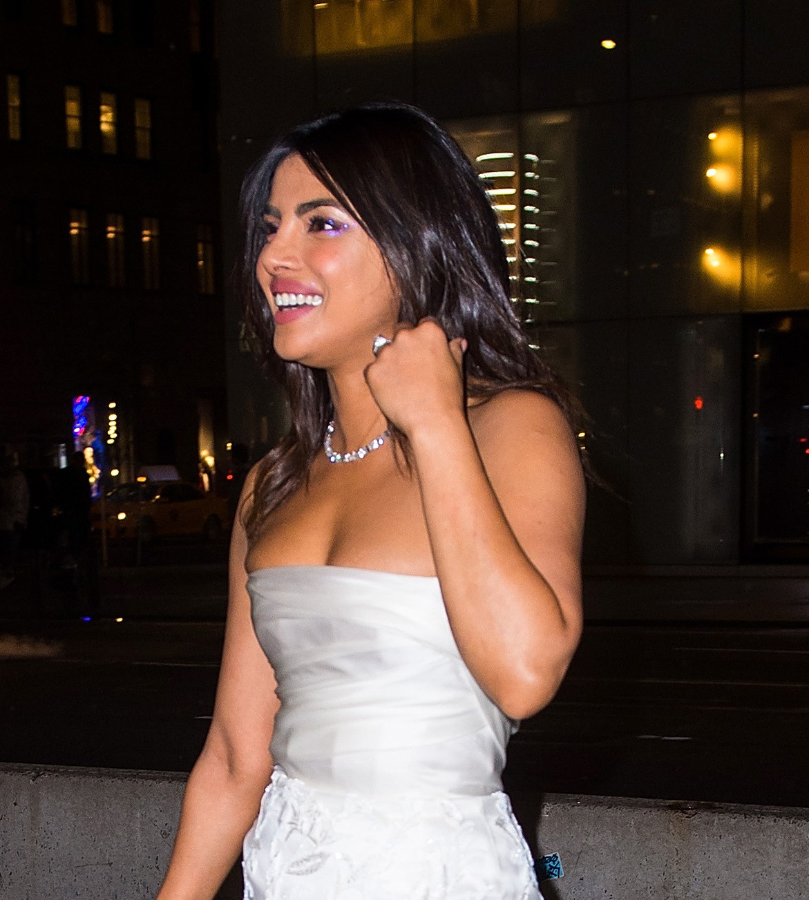 Activa Priyanka Chopra Deslumbra Em Cria O Marchesa No Seu Ch De