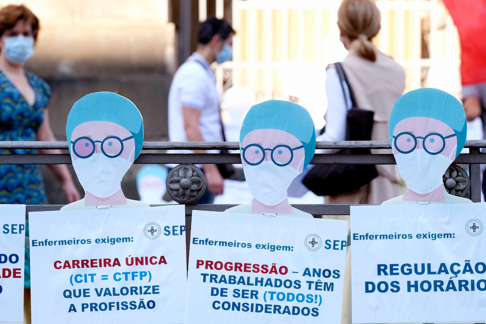 Visão Enfermeiros pedem fim de discriminação na carreira