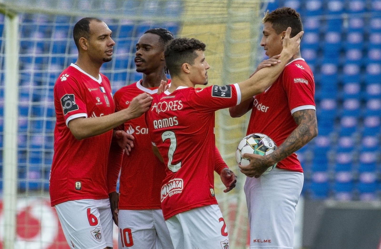 Vis O Santa Clara Vence Belenenses Sad E Sobe Ao S Timo Posto