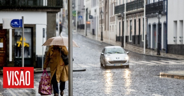 Visão Cinco ilhas dos Açores sob aviso amarelo devido a chuva forte