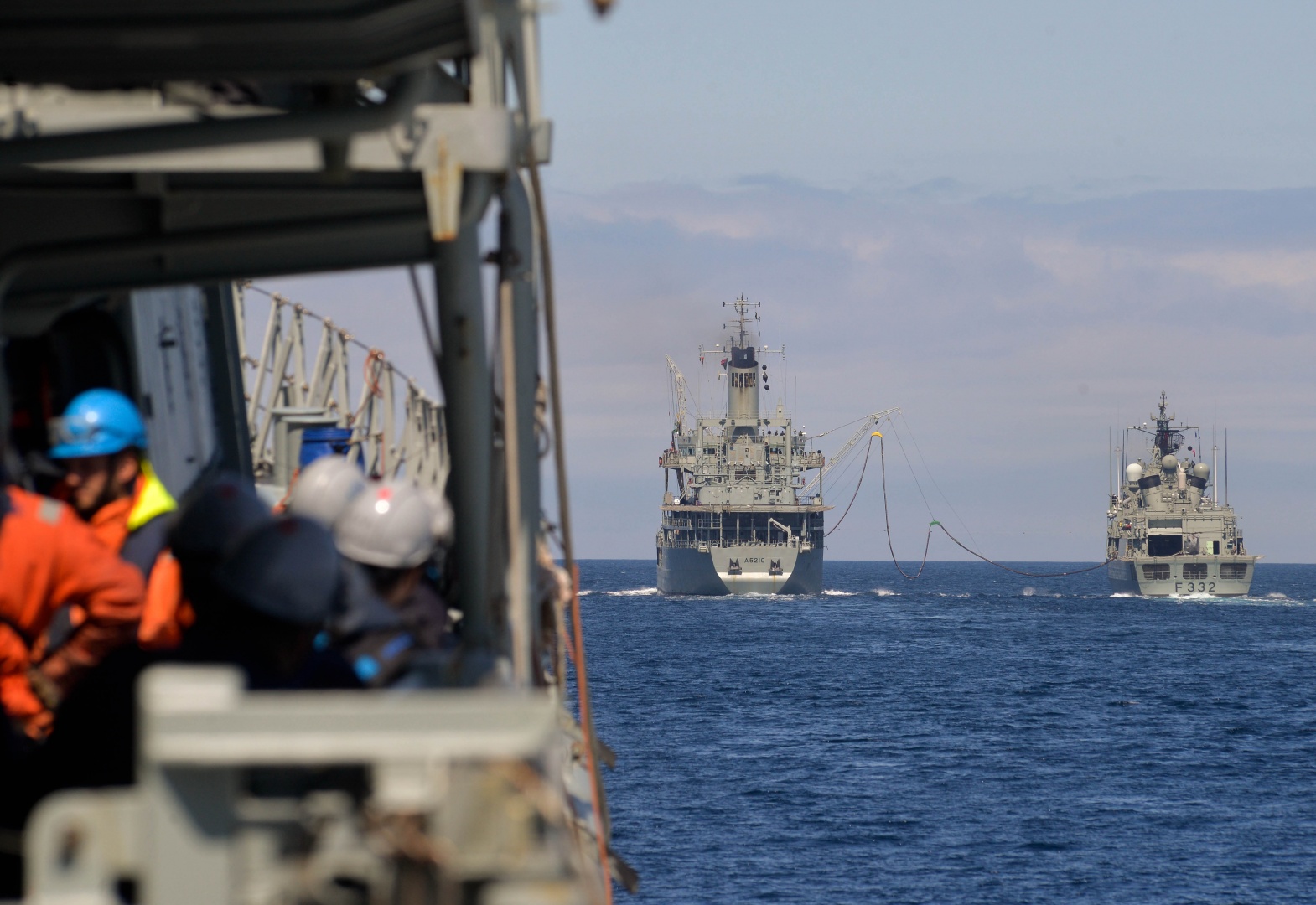 Visão Forças Armadas acompanham navios de guerra russos na passagem