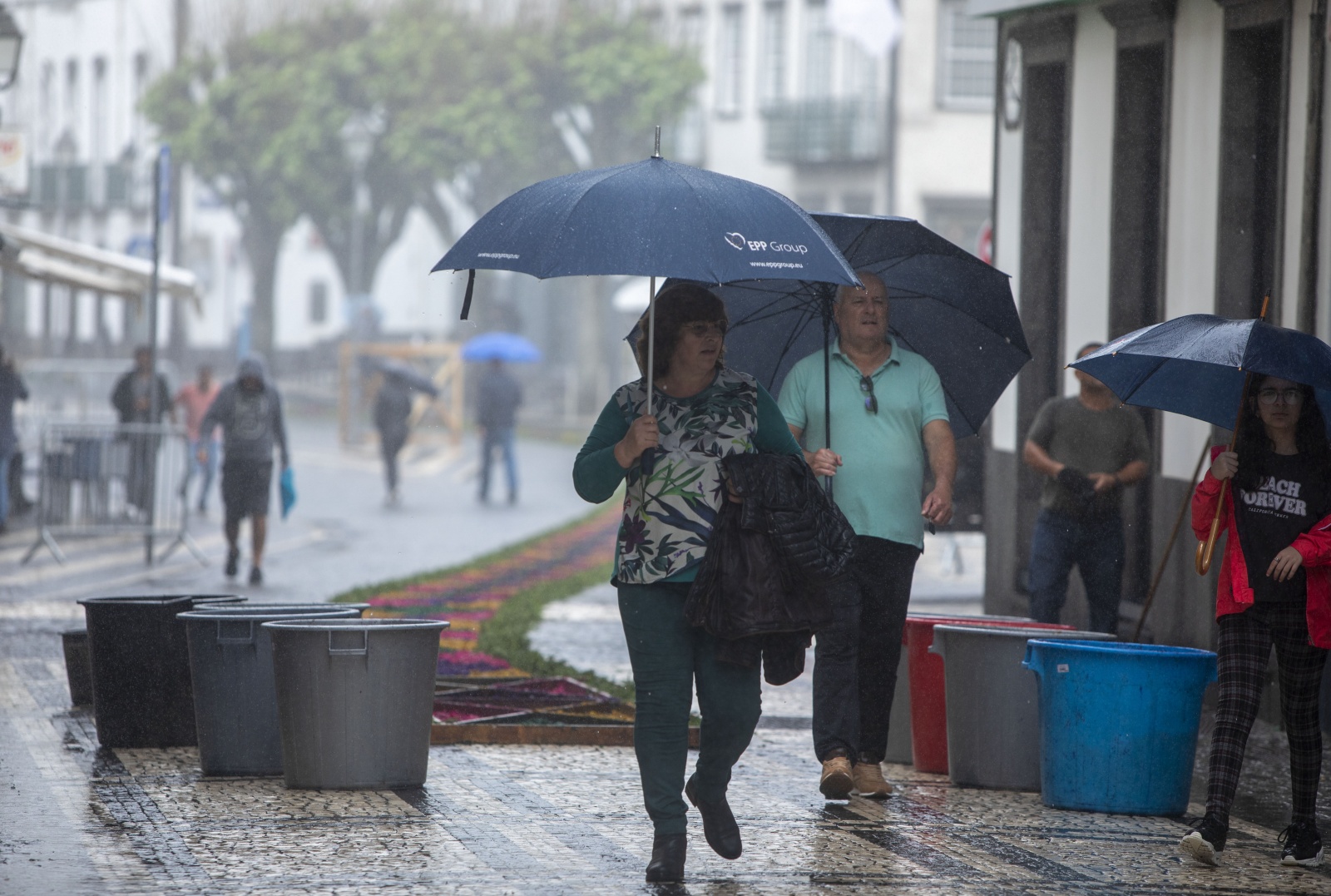 Visão Aviso laranja para ilhas do grupo Central dos Açores e amarelo