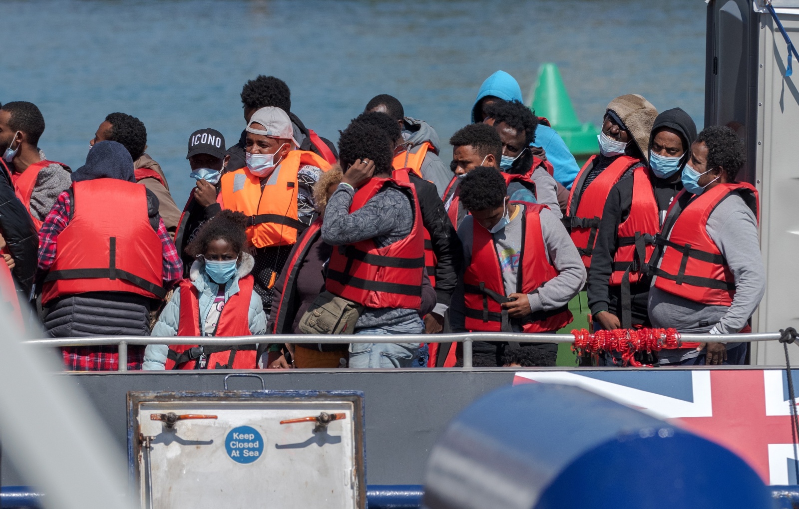 Vis O Cerca De Migrantes Atravessaram O Canal Da Mancha Num Dia