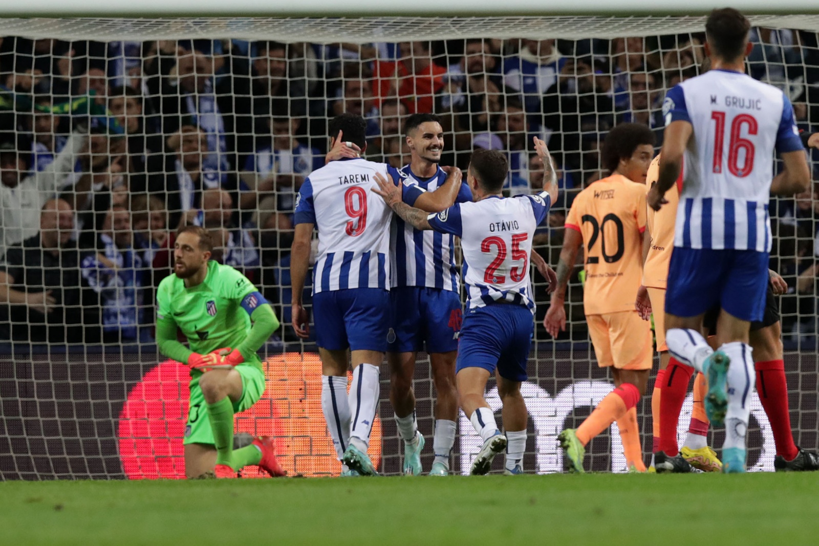 Visão FC Porto vence Atlético de Madrid na Champions e termina