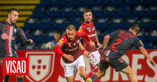 Vis O Sporting De Braga Vence Santa Clara E Sobe Provisoriamente A