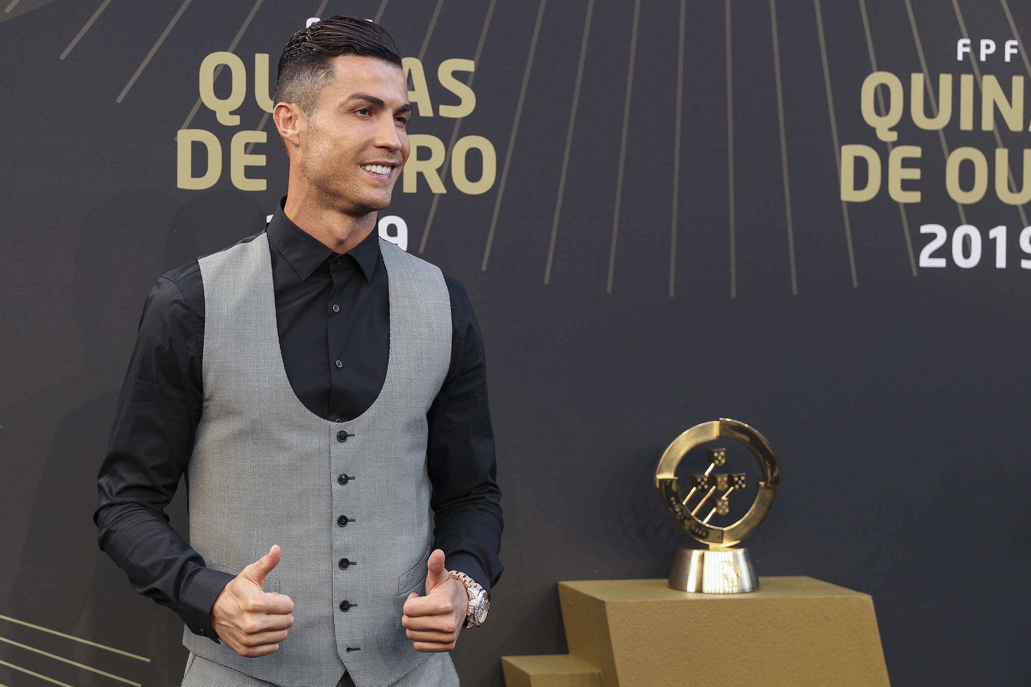 Caras Cristiano Ronaldo Adota Novo Visual