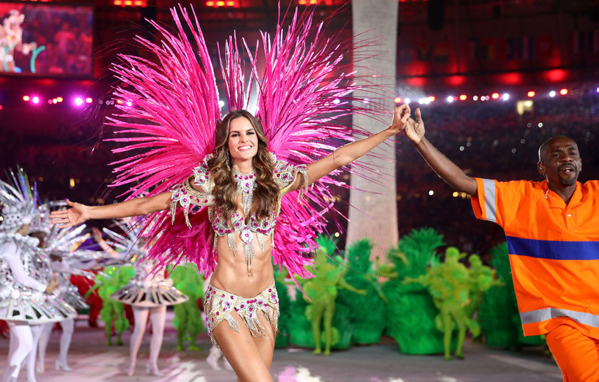 Caras Izabel Goulart Leva Carnaval Brasileiro Cerim Nia De