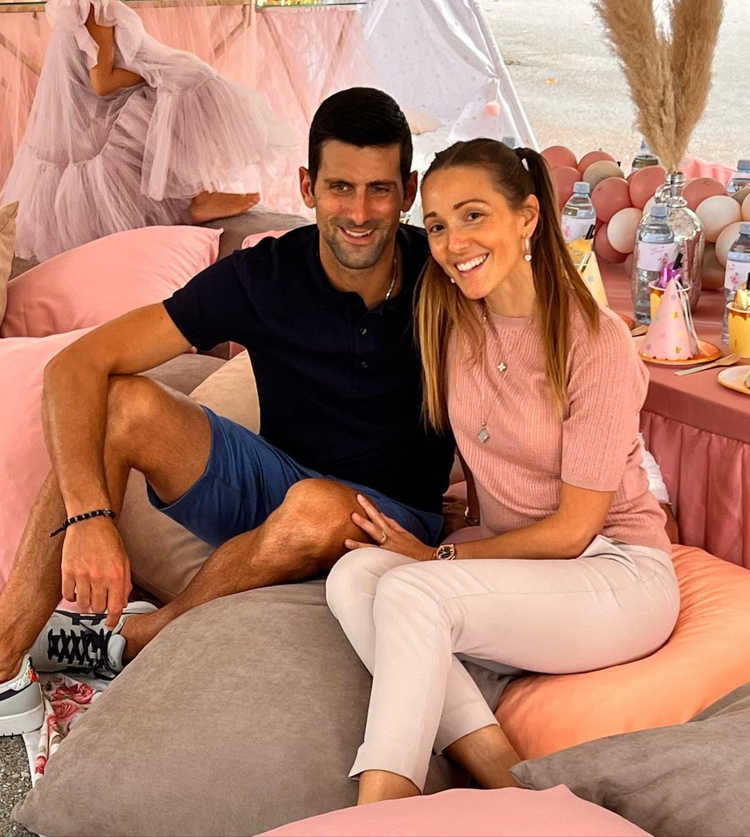 Caras Novak Djokovic Celebra Marco Hist Rico A Mulher E Os Filhos