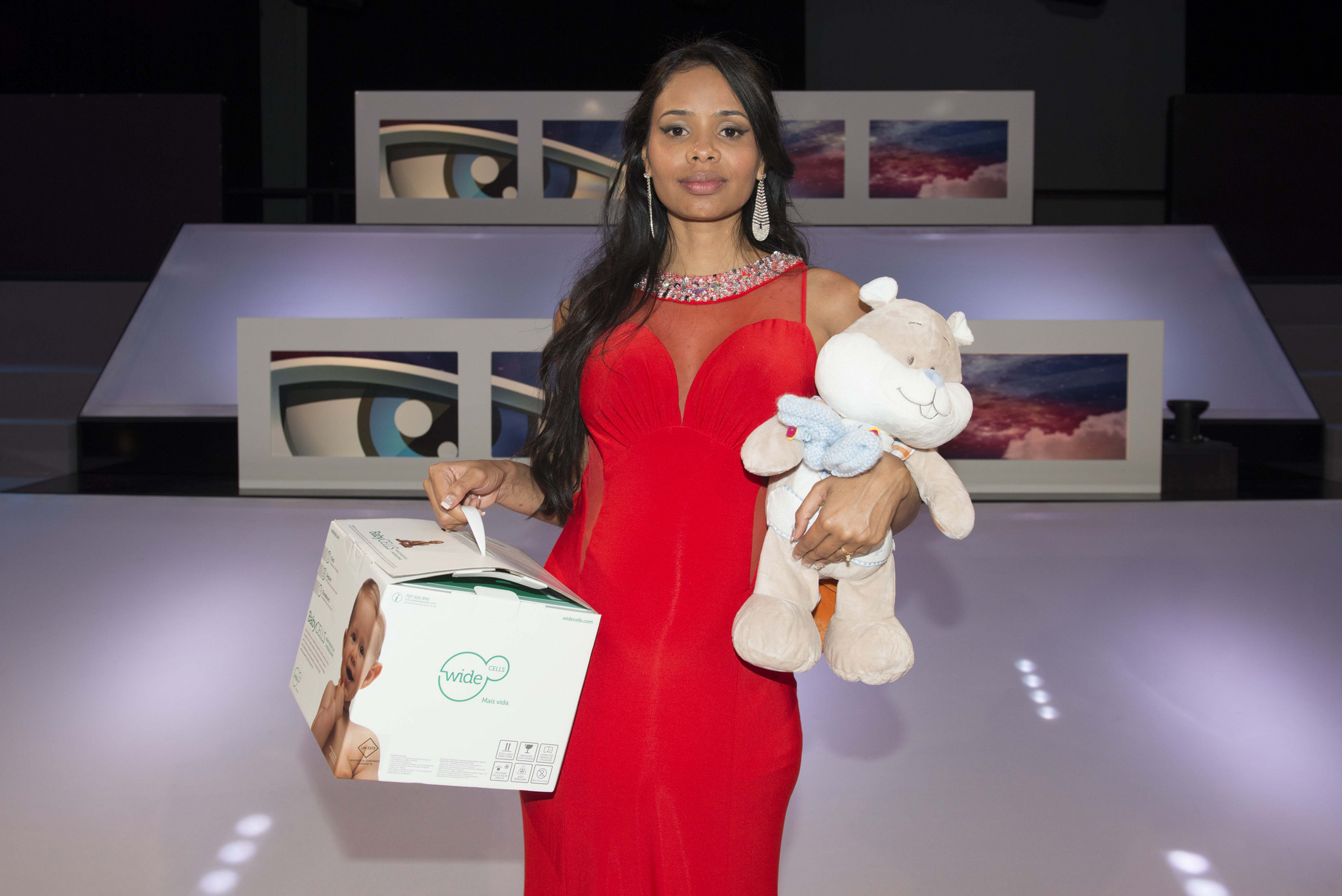 Cinthia é expulsa de 