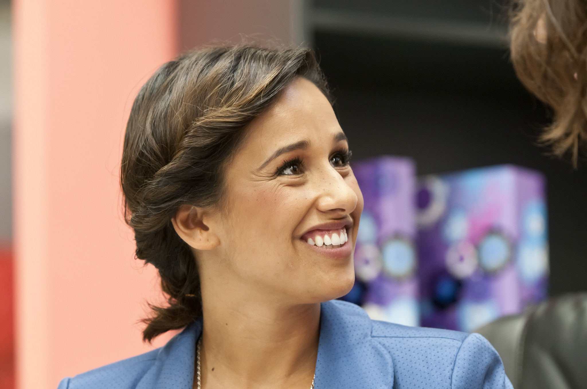 Rita Pereira Em Sessão De Autógrafos Holofote 