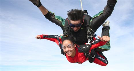 Fãs oferecem salto de paraquedas a Diana Piedade