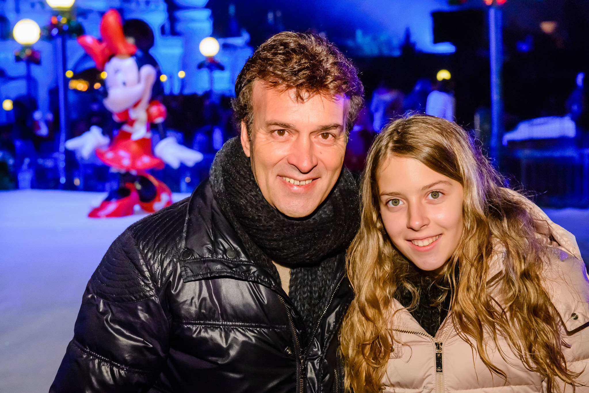 Tony Carreira e a filha visitam a Disneyland Paris - Holofote