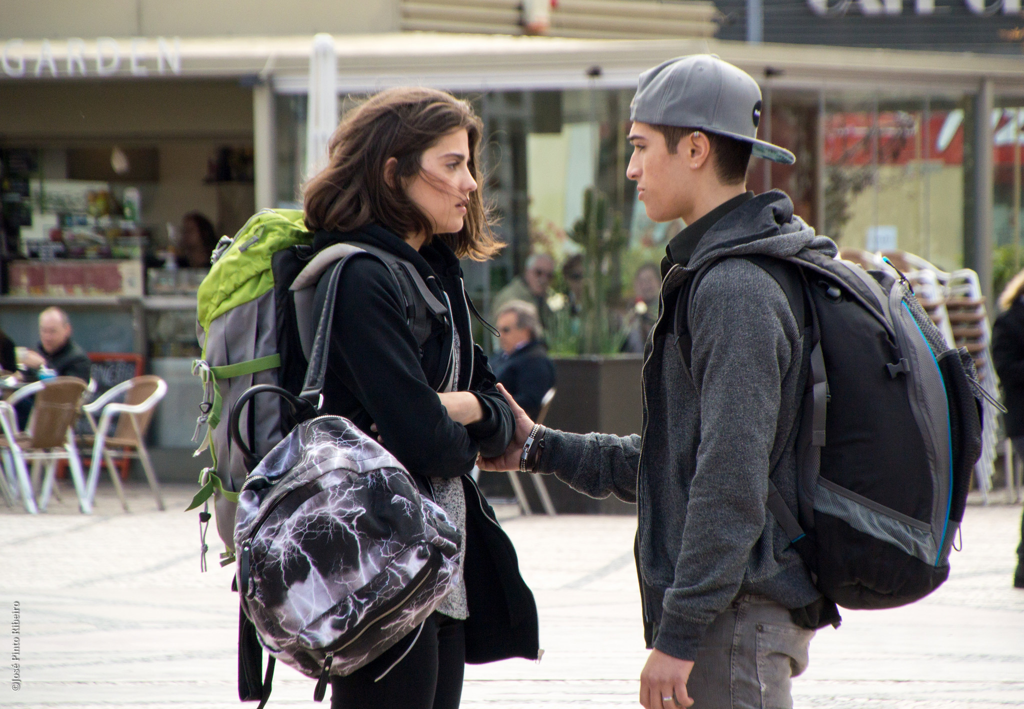 Carlota e Tiago fogem, em 