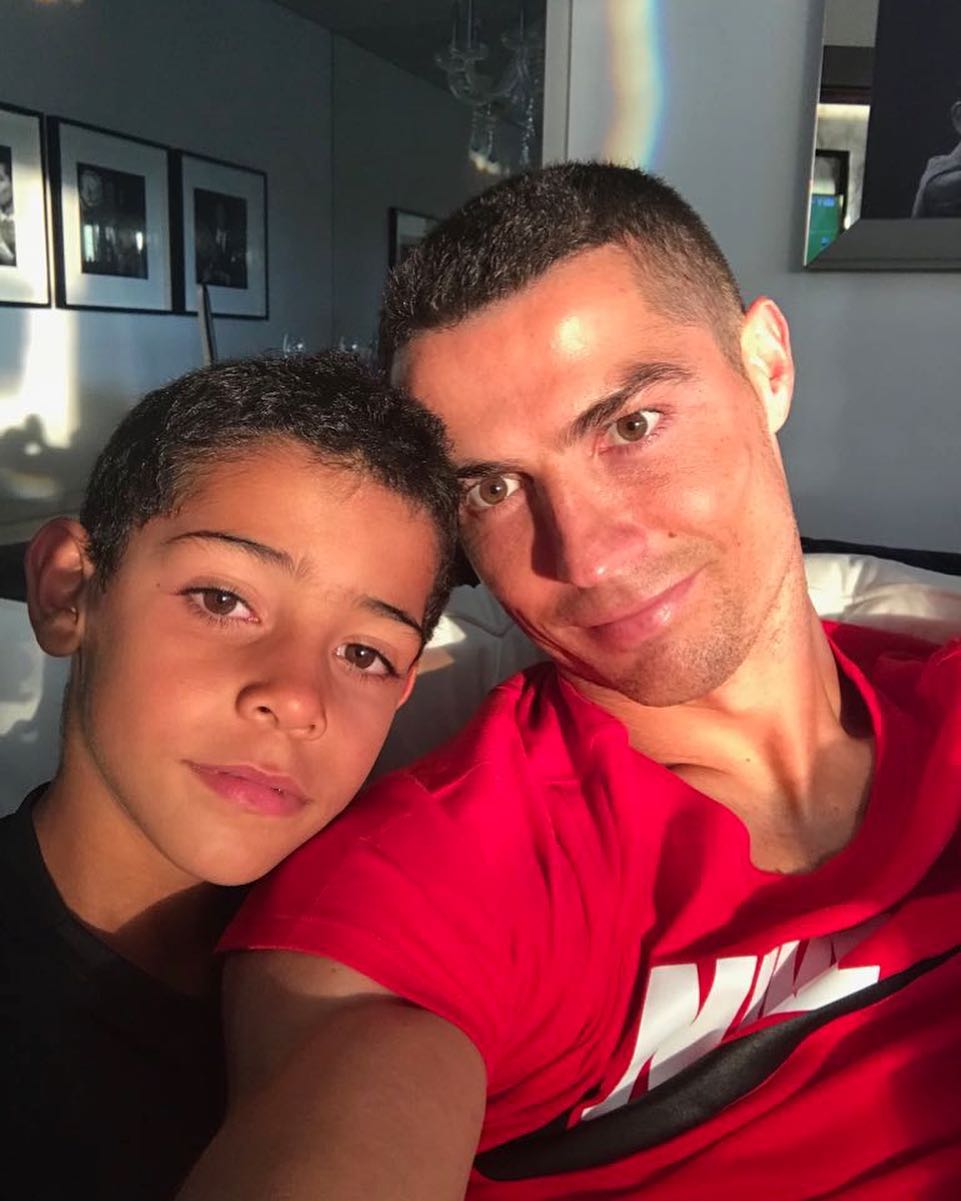 Holofote Cristiano Ronaldo Mostra Se Orgulhoso De Nova Conquista Do Filho