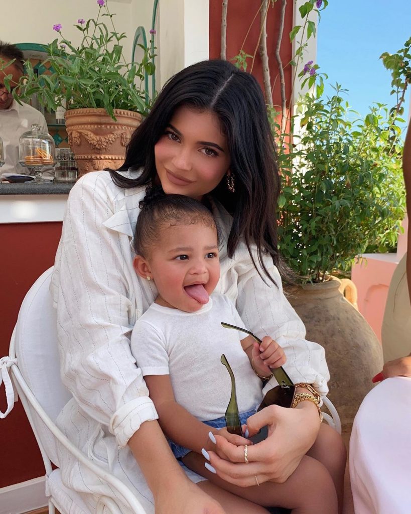 Holofote | Após a separação, Kylie Jenner mostra vídeo amoroso da filha