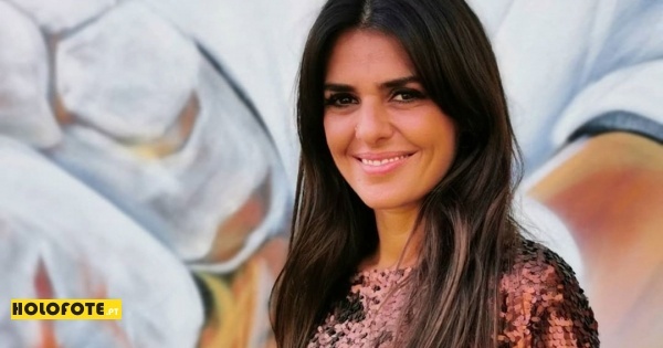 Cuca Roseta arranca suspiros em biquíni