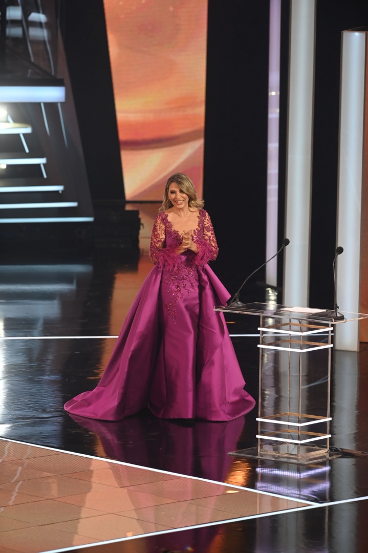 Holofote Clara De Sousa é De Novo A Anfitriã Da Noite Dos Globos De Ouro