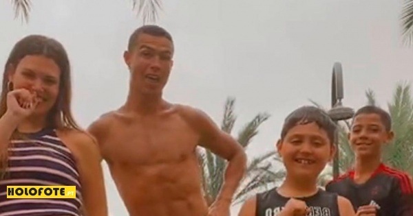 A dança viral de Cristiano Ronaldo para o Tik Tok
