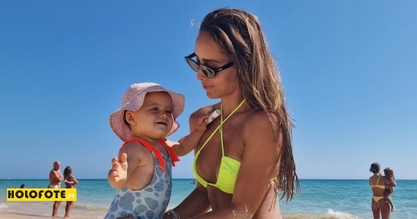 As imagens de Rita Patrocínio com a filha Camila na praia