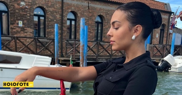 Georgina Rodriguez poses in Venice and shows tattoos