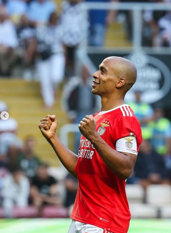 Criança obrigada a tirar a camisola do Benfica em Famalicão e a