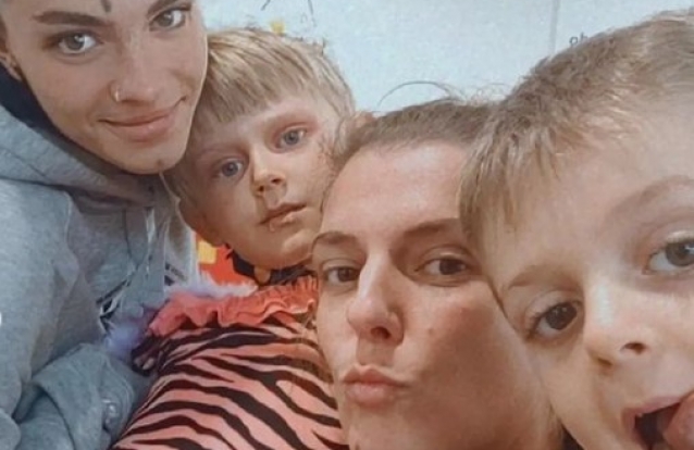 Romana e os filhos Romana e os filhos Ísis, Ian e Aron