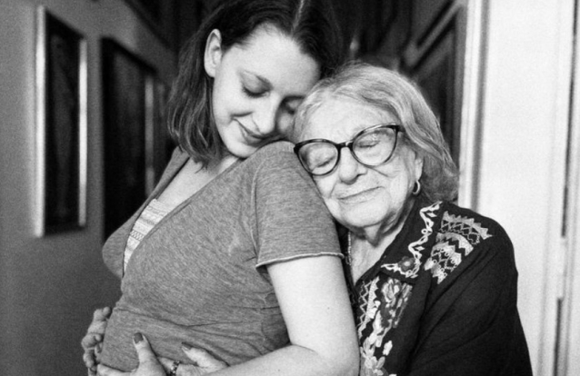 Momento de ternura entre Eunice e Lídia Muñoz