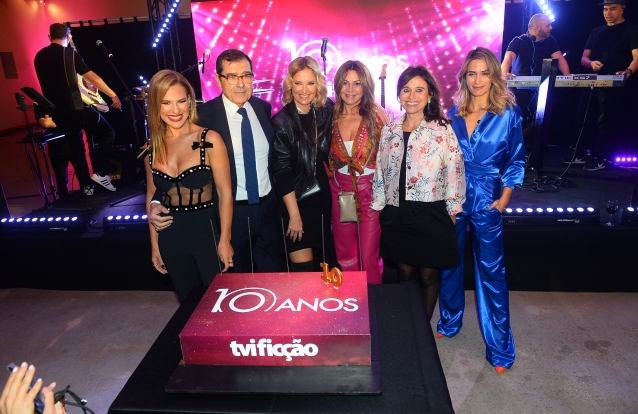 Bolo dos 10 anos da TVI Ficção com Ana Rita Clara, José Eduardo, Moniz, Cristina Ferreira, Sílvia Rizzo, Dalila Carmo e Ana Varela