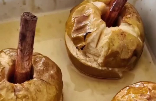 Maçãs Assadas de Iara Rodrigues