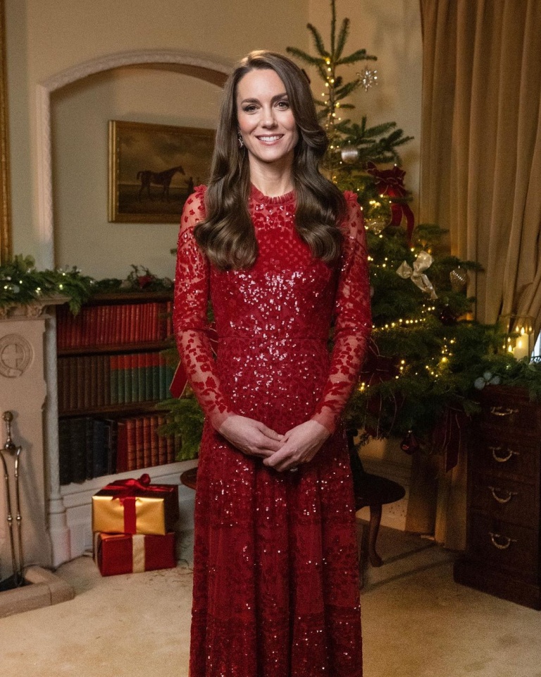 Princesa Kate deslumbra em vestido vermelho usado