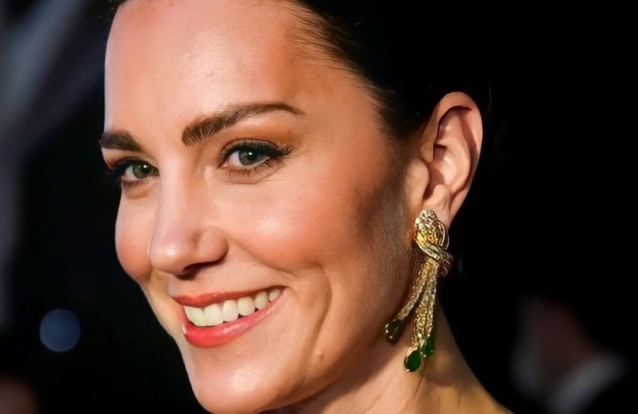 Kate faz arvores de natal