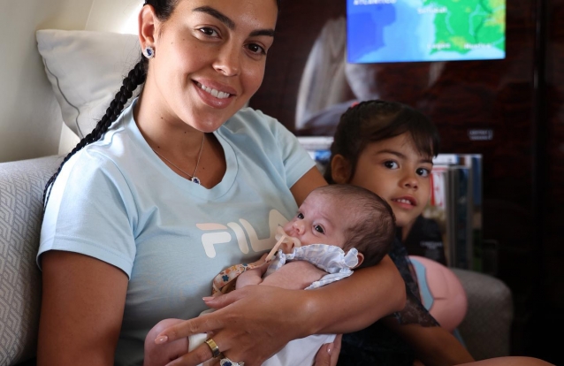 Holofote Bella Esmeralda Celebra Hoje 1 Ano Veja O álbum De Fotos Da Filha Mais Nova De