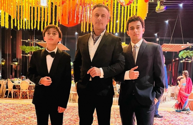 A dança de Rui Unas com os filhos