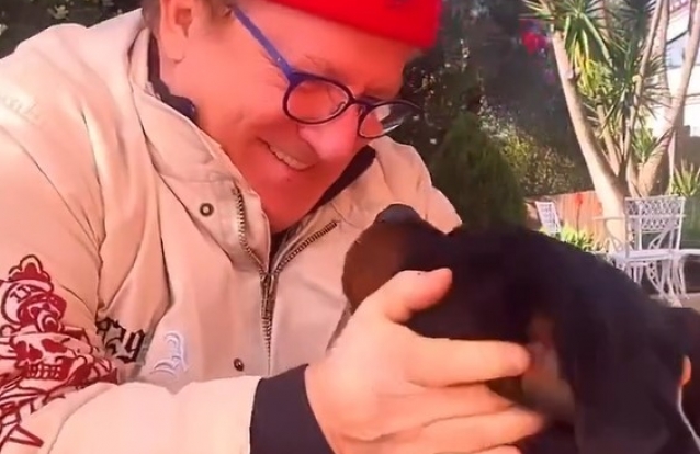Evaristo, o rottweiler de Herman, adora mimos. Veja o vídeo!