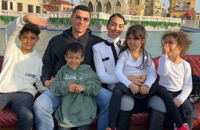 Cristiano feliz nas Arábias