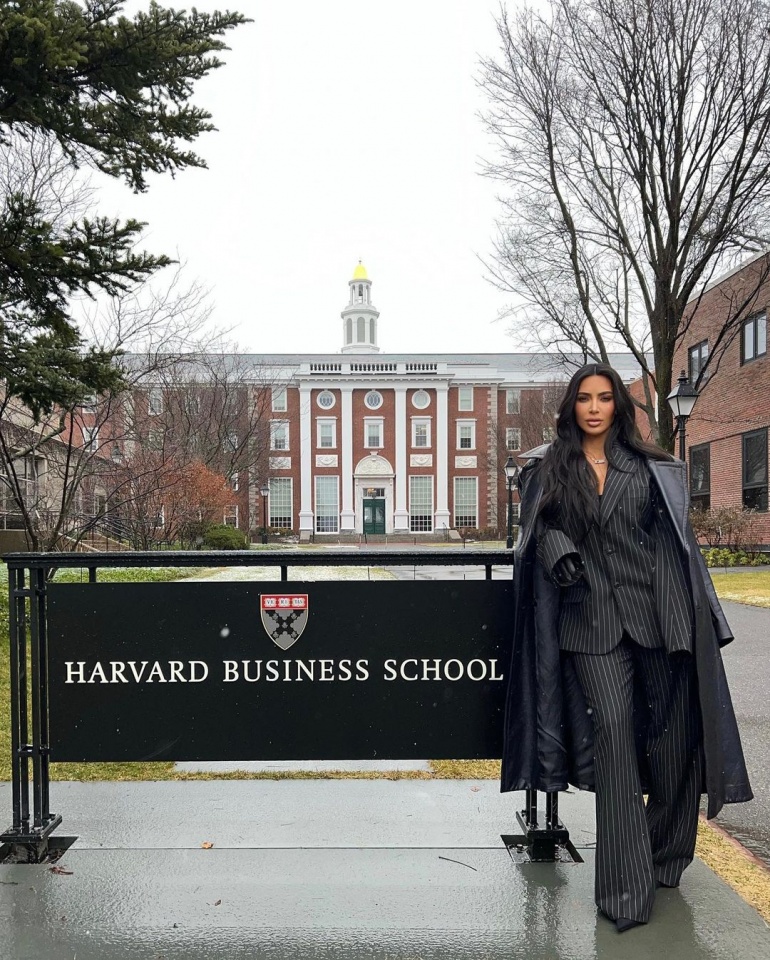 Kim Kardashian na Universidade de Harvard