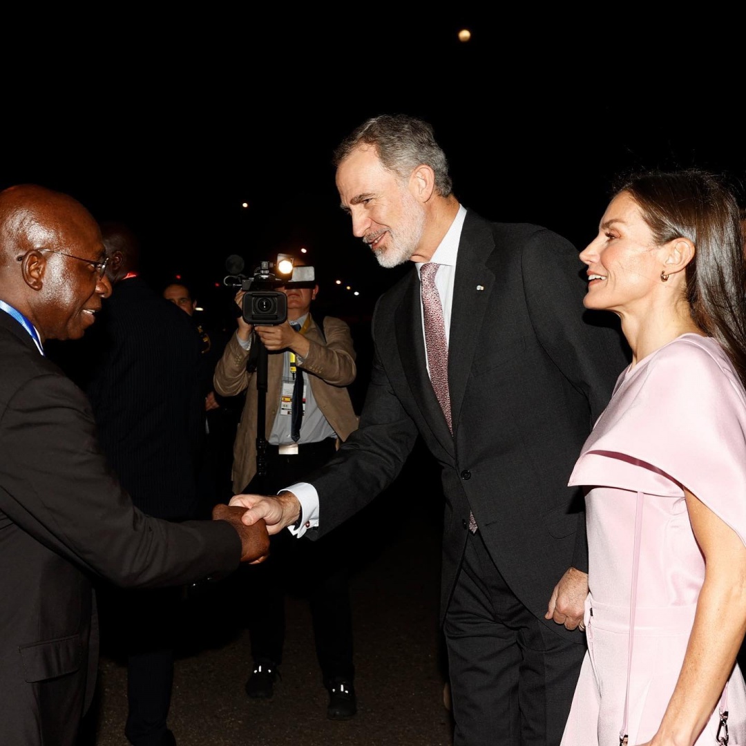 Reis de Espanha visitam Angola