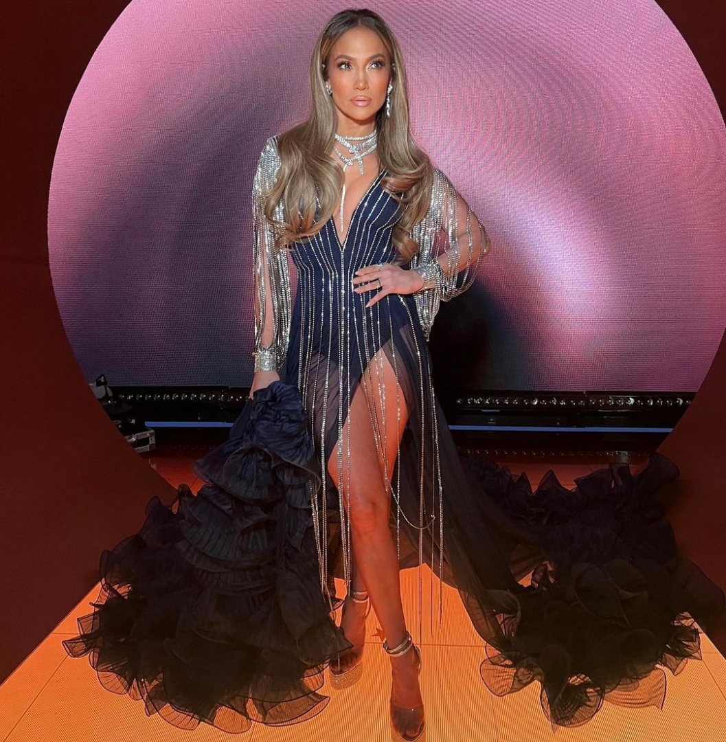 Jennifer Lopez volta a fazer história nos Grammy com o seu luxuoso vestido
