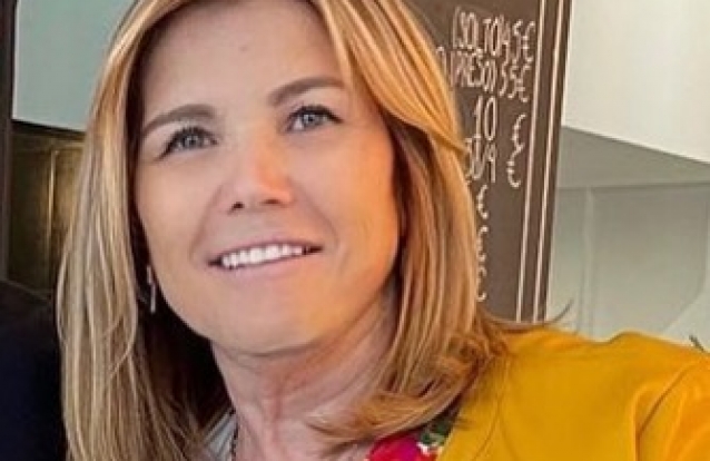 Dolores Aveiro rejuvenescida