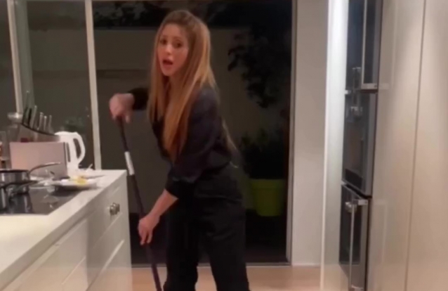 Shakira não lava o chão