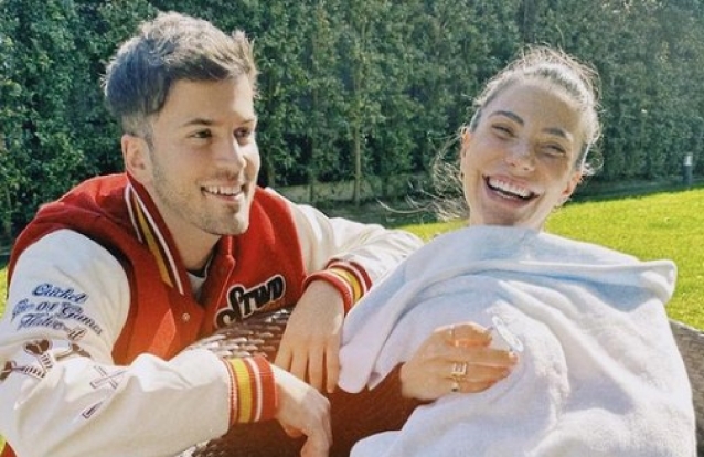 David Carreira e Carolina Carvalho em fotos ternurentas com o filho