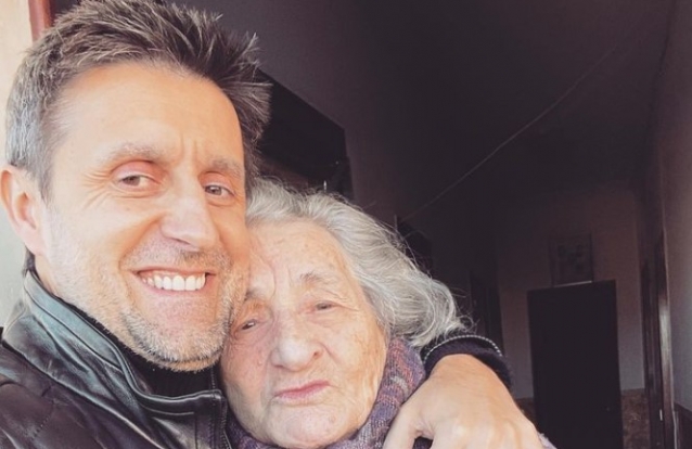 Daniel Oliveira publica foto ternurenta com a avó Zulmira de 91 anos