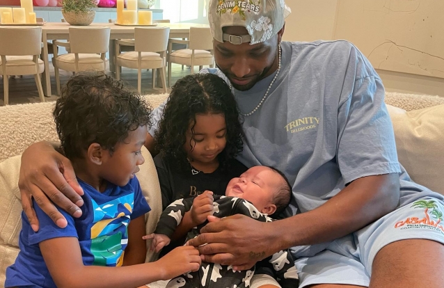 Khloé Kardashian apresenta filho