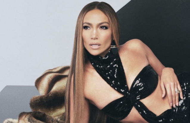 Jennifer Lopez modelo aos 53