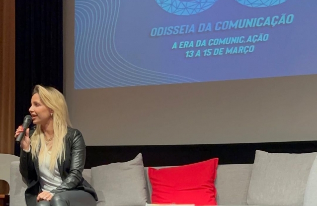 Luciana Abreu falou de comunicação no Instituto Superior de Contabilidade do Porto. E fez um Tik Tok com alunos