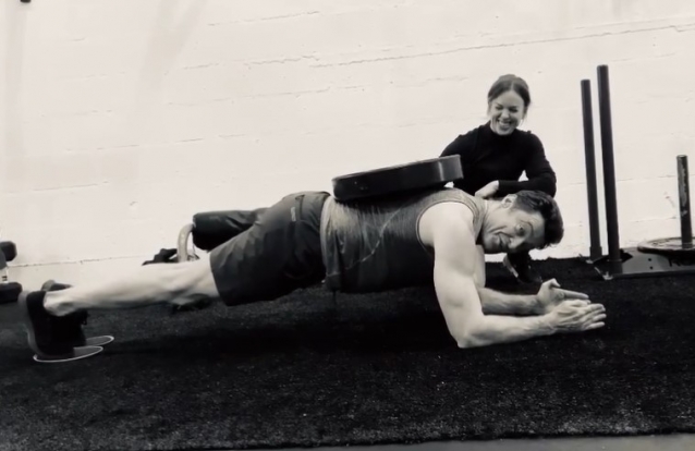 ‘Wolverine’ obriga Hugh Jackman a mais treinos intensos