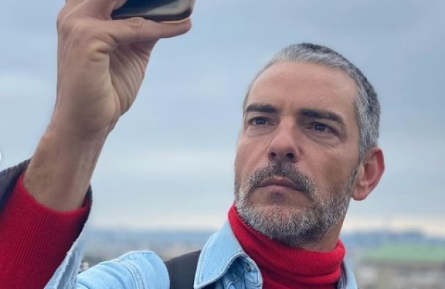 Cláudio Ramos faz turismo na Cidade Luz