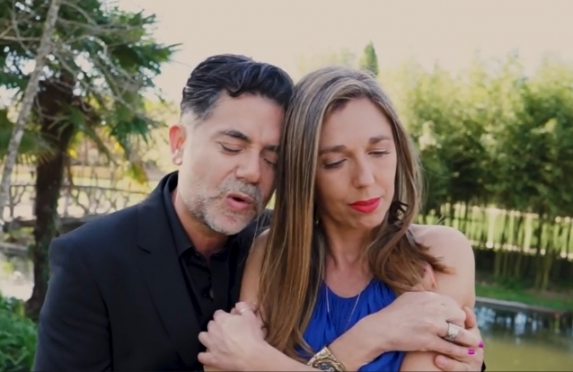 Deputado do PSD e Bastonária da Ordem dos Enfermeiros em videoclipe romântico